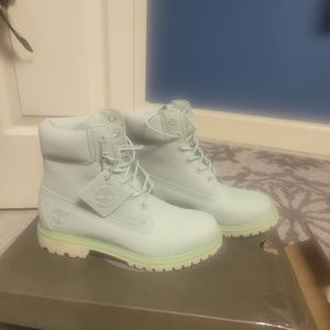 Mint green Timberlands. Size 6.